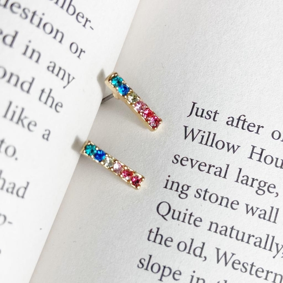 Alquimia Jewelry - ZCHEC CRYSTAL GOLD BAR STUDS